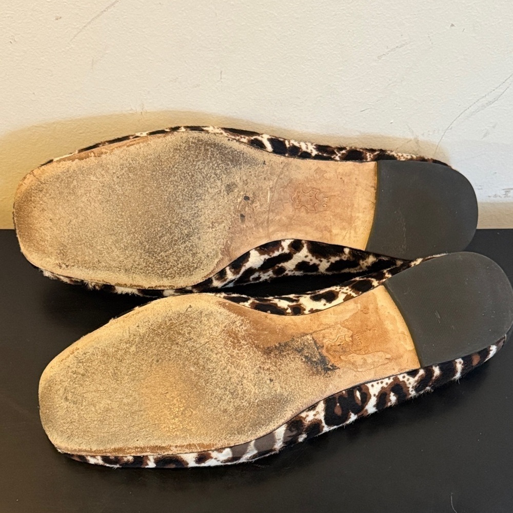 Tory Burch Leopard Print Flats with Black Trim and Flexible Leather Heel - Picture 9 of 11